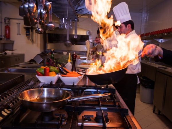 Fogão industrial: transforme o desempenho da sua cozinha de restaurante
